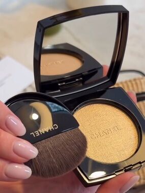 CHANEL LES BEIGES HEALTHY GLOW HIGHLIGHTING POWDER beige gold